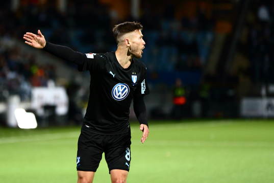Malmö FFs Arnór Ingvi Traustason reagerar