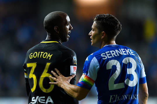 s Henok Goitom pratar med IFK Göteborgs David Boo Wiklander