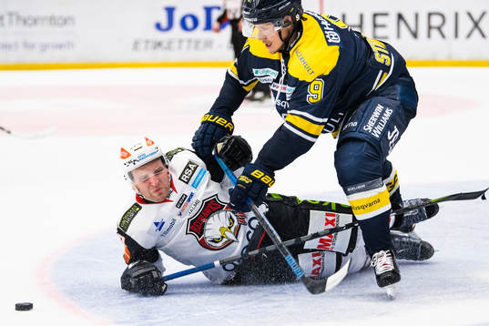 s Didrik Strömberg och Malmö Redhawks Frederik Storm i