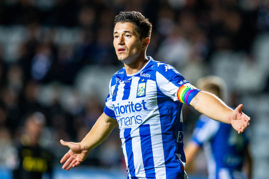 IFK Göteborgs David Boo Wiklander reagerar på ett domslut