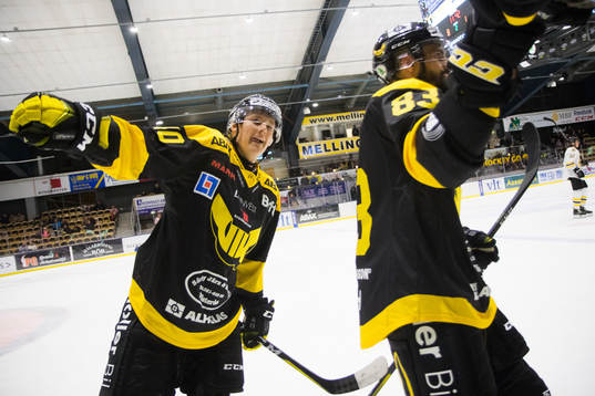 Västerås Isac Skedung och Mattias Beck jublar