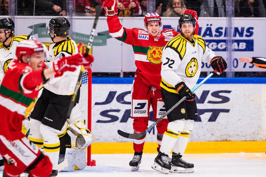 Moras Emil Aronsson jublar