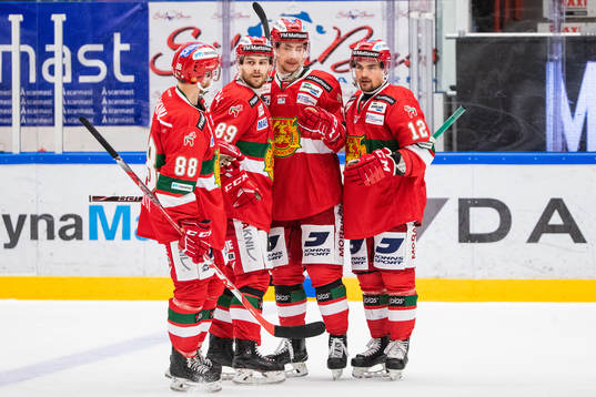 Moras Michael Keränen jublar med, Spencer Abbott, Ryan