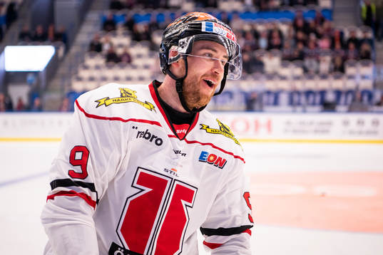 Örebros Tylor Spink jublar