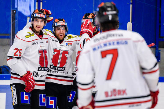 Örebros Anton Hedman och Tylor Spink jublar