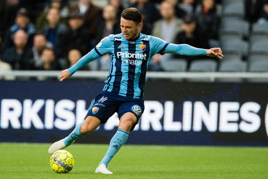 Djurgårdens Kerim Mrabti med ett skott