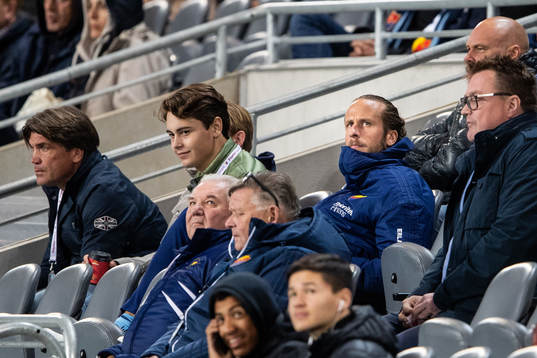 Djurgårdens Jonas Olsson på läktaren