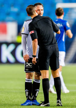 Mike Jensen of Rosenborg and Ola Hobber Nilsen, referee