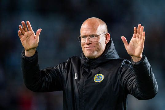 Sundsvalls tränare Joel Cedergren jublar