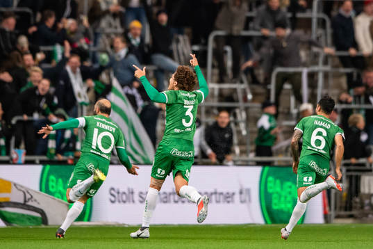 Hammarbys Kennedy Bakircioglu, Neto Borges och Jiloan Hamad jublar efter 3-0