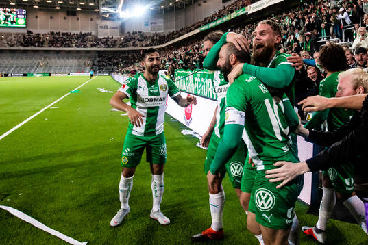 Hammarbys Kennedy Bakircioglu jublar med David Fällman och