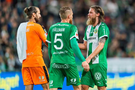 Hammarbys målvakt Johan Wiland, David Fällman och Björn