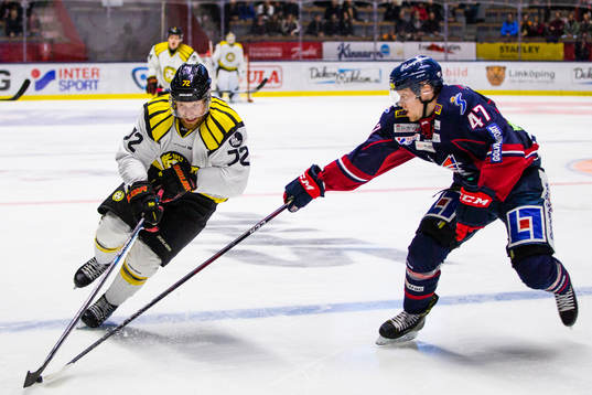 Linköpings Anton Karlsson och Brynäs Joachim Rohdin i