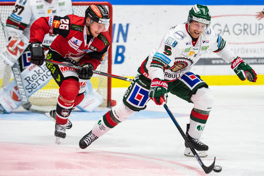 Malmö Redhawks Axel Wemmenborn jagar Frölundas Chay