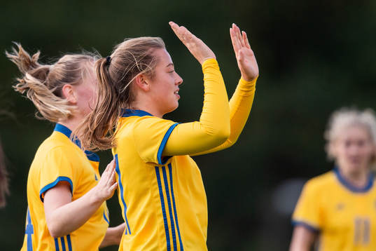 Sveriges Cornelia Kapocs jublar efter 1-0