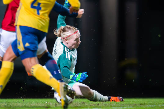 Sveriges målvakt Hedvig Lindahl släpper in 2-1 målet