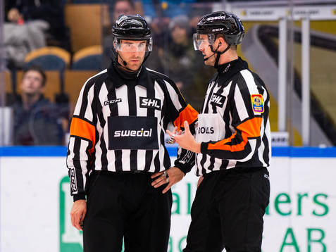 Domarna Mikael Sjöqvist och Richard Magnusson
