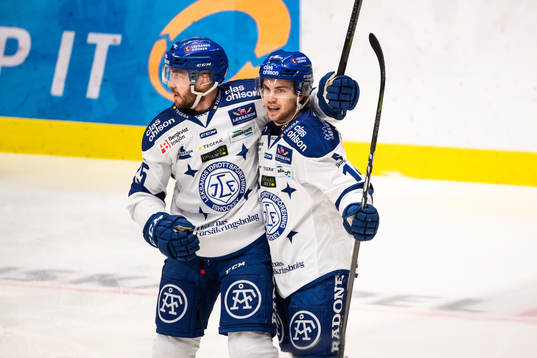 Leksands Linus Persson  och Oskar Lang jublar