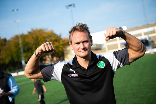 Limhamns tränare Markus Dahl jublar