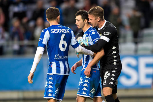 IFK Göteborgs målvakt Erik Dahlin jublar efter att Giorgi Kharaishvili gjort 2-2