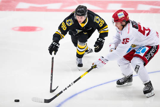 Panterns Nick Olesen och Almtunas Alexander Lunsjö