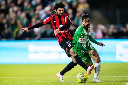 Hammarbys Jiloan Hamad fälls av Brommapojkarnas Alexander
