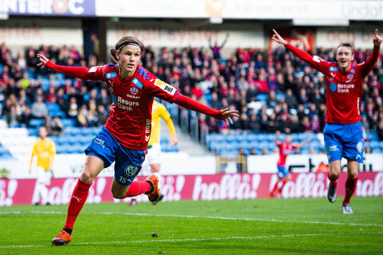 Helsingborgs Max Svensson jublar efter 1-0