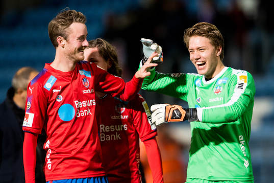 Helsingborgs Rasmus Jönsson och målvakt Kalle Joelsson jublar