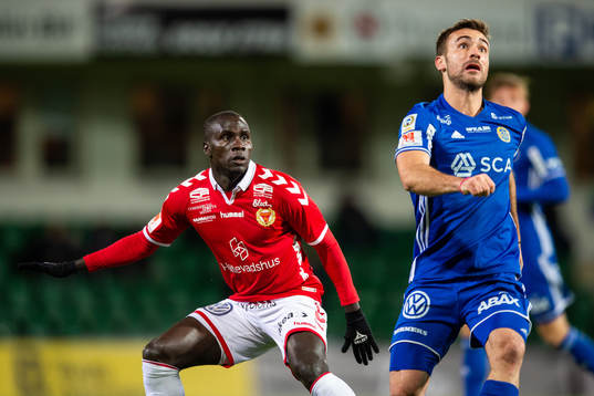 Kalmars Papa Alioune Diouf och Sundsvalls Carlos Gracia