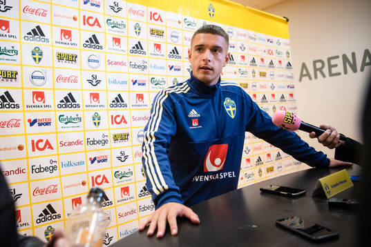 Sveriges Kristoffer Peterson i mixed zone