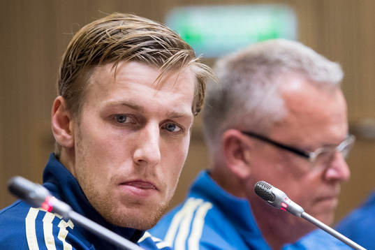 Emil Forsberg and head coach Janne Andersson of Sweden