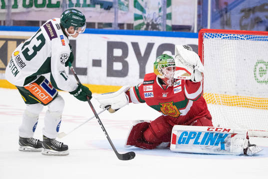 Moras målvakt Isak Wallin räddar avgörande straff av