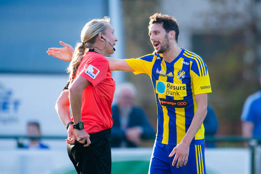 Domare Tess Olofsson varnar Eskilsminnes  Filip Egger