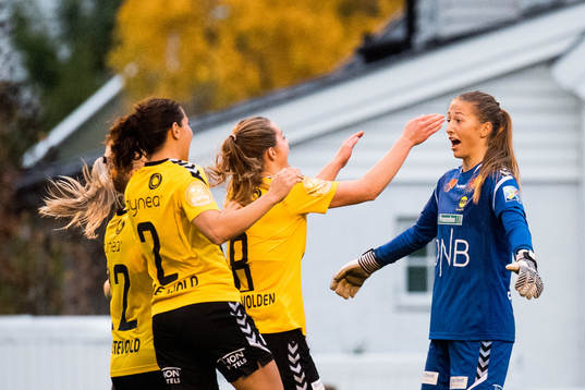 Goalkeeper Cecilie Fiskerstrand of LSK Kvinner celebrates with her teammates after the penalty shoot-out