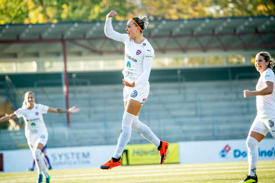 Rosengårds Sanne Troelsgaard Nielsen jublar efter 1-0