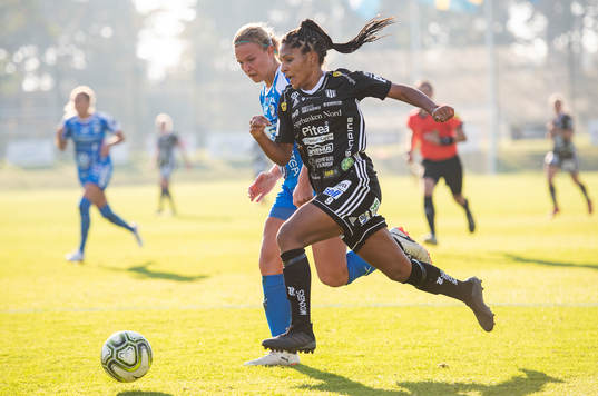 IFK Kalmars Elin Bergkvist och Piteås Madelen Janogy