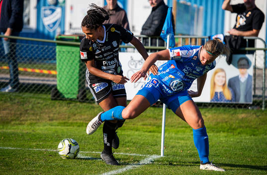IFK Kalmars Elin Bergkvist och Piteås Madelen Janogy