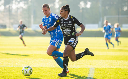 IFK Kalmars Elin Bergkvist och Piteås Madelen Janogy