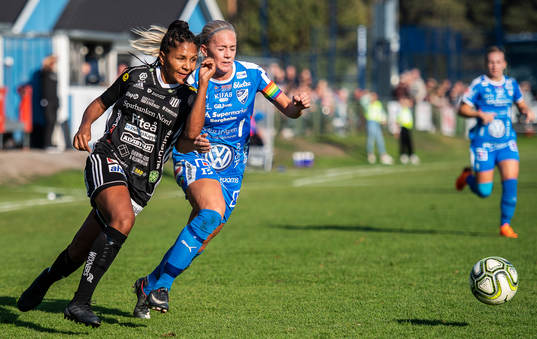 IFK Kalmars Elsa Karlsson och Piteås Madelen Janogy