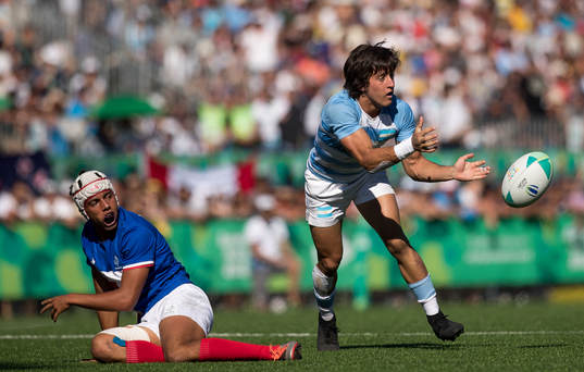 A handout photo made available by the Olympic Information Service of the International Olympic Comittee show Julian Hernandez ARG catches the ball as Joachim Trouabal FRA looks on during the Rugby Sevens Men's Gold Medal Match between Argentina ARG and France FRA at the Club Atletico San Isidro Sede La Boya. The Youth Olympic Games, Buenos Aires, Argentina, Monday 15th October 2018. 