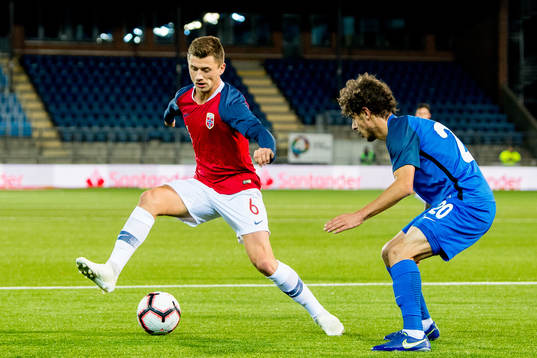 Vebjørn Hoff of Norway and Yusif Nabiyev of Azerbaijan