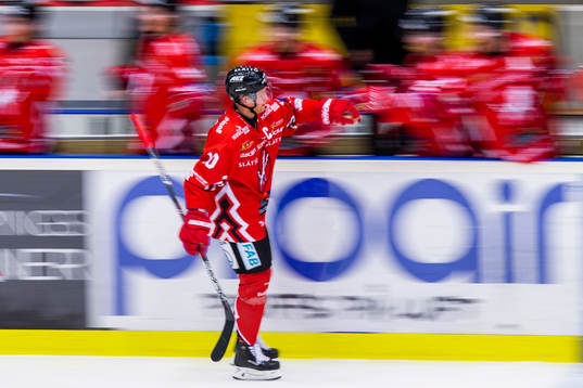 Vita Hästens Jesper Samuelsson jublar