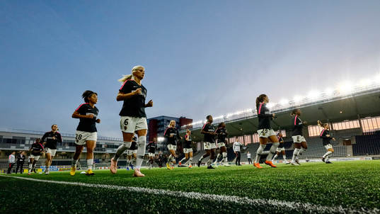 Paris Andrine Hegerberg värmer upp