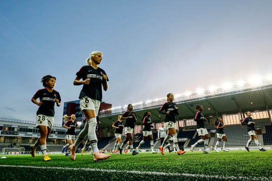 Paris Andrine Hegerberg värmer upp