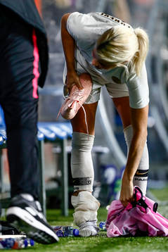 Paris Andrine Hegerberg skadad