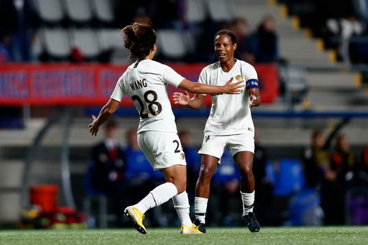 Paris Formiga och Shuang Wang  jublar