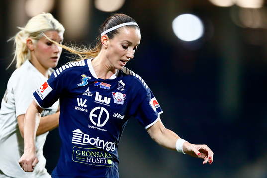 Linköpings Kosovare Asllani framför Paris Andrine