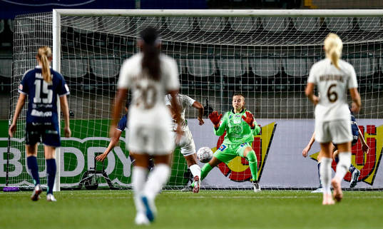 Mål 0-1 av Paris Marie-Antoinette Katoto förbi