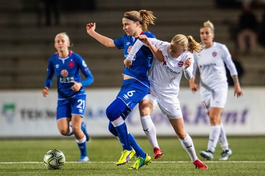 Rosengårds Ebba Wieder och Slavia Prag adéla Machutková