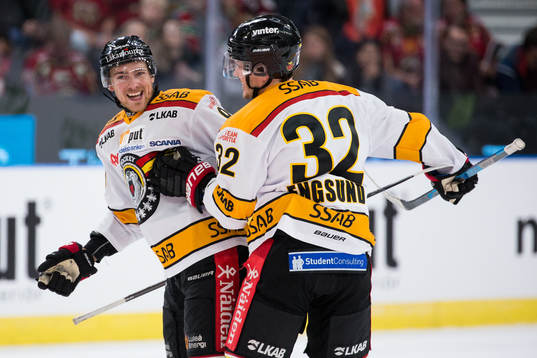 Luleås Johan Forsberg jublar ihop med Oscar Engsund